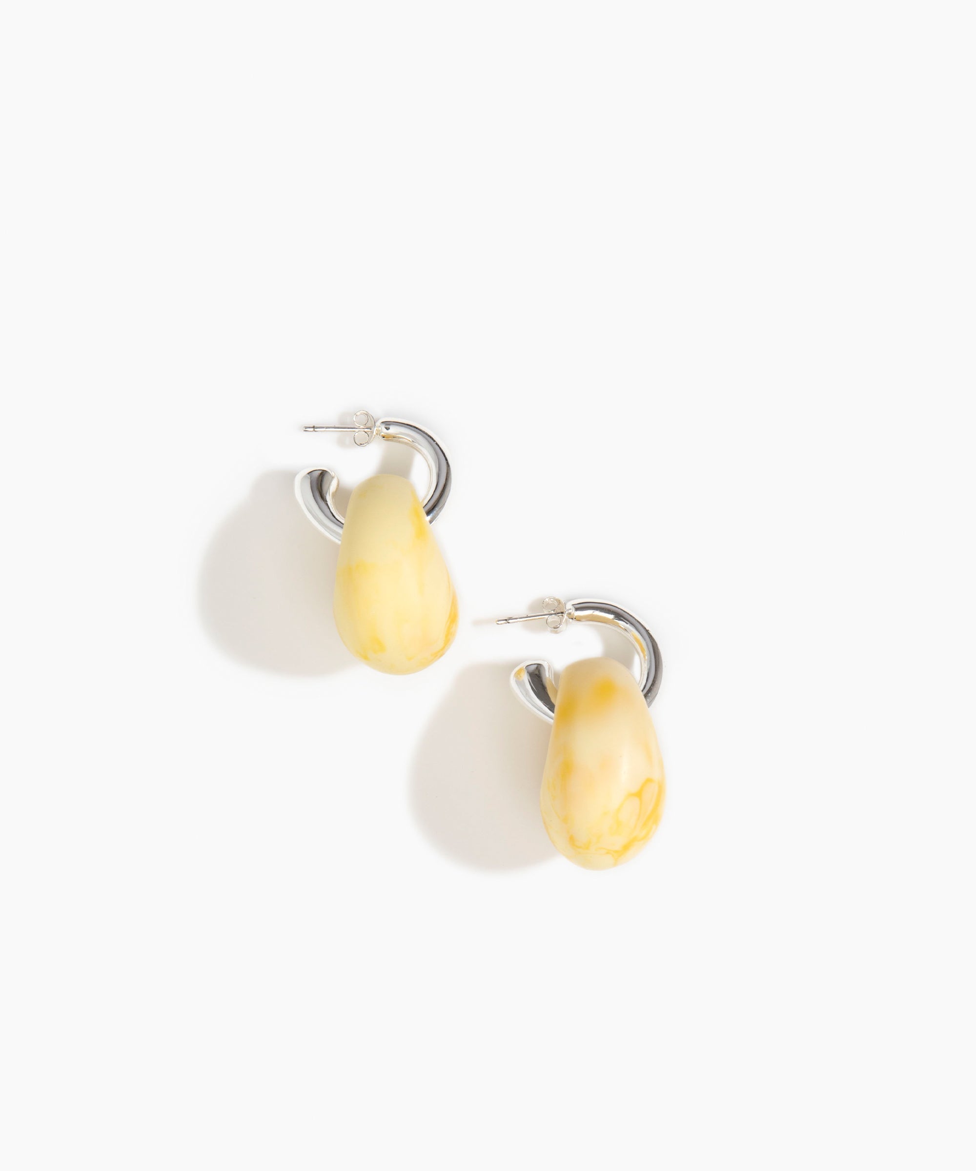 Dinosaur Designs Medium Splash Earrings in Daisy color resin with Silver-Plated Brass Hoop Material