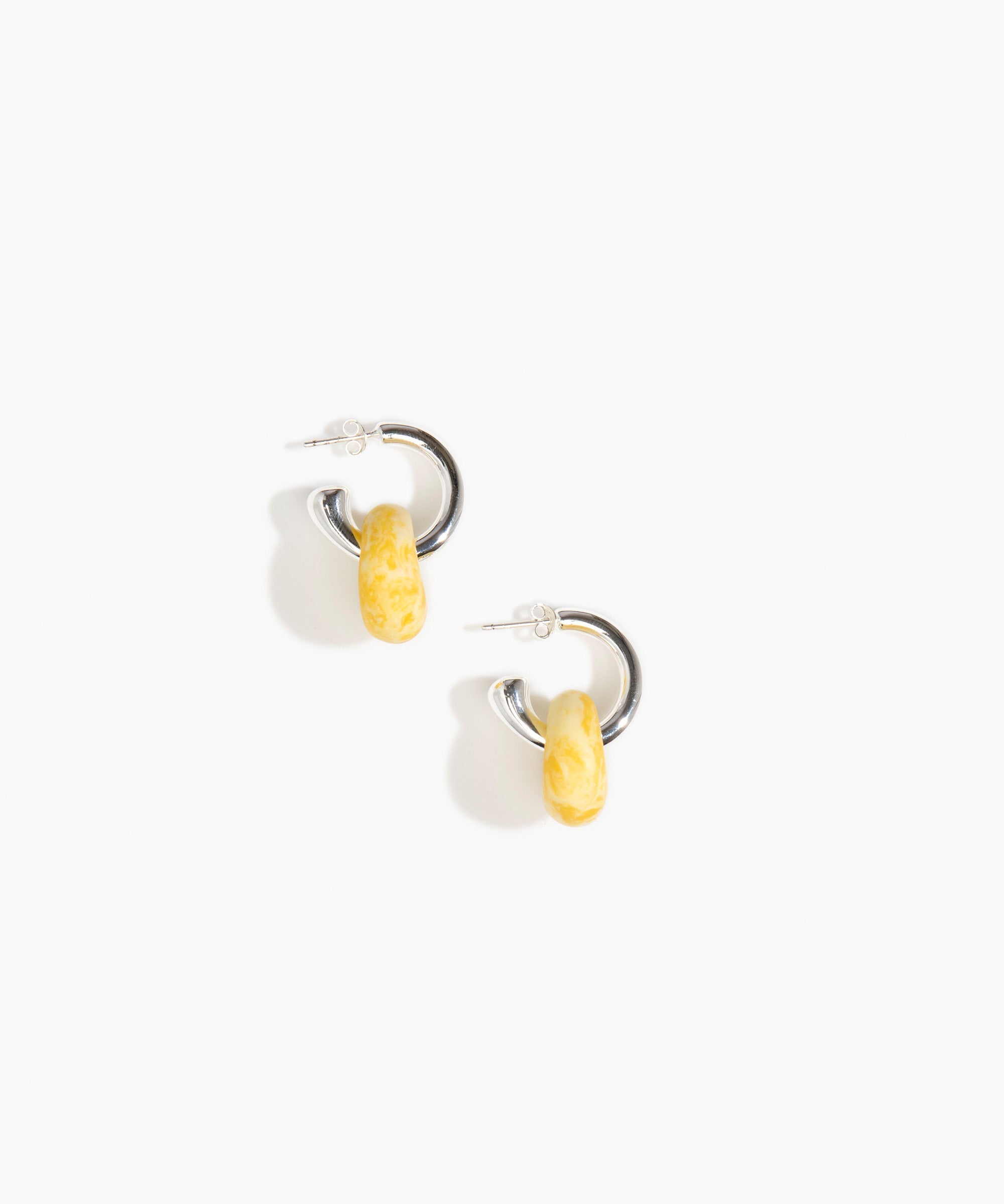 Dinosaur Designs Small Splash Earrings in Daisy color resin with Silver-Plated Brass Hoop Material