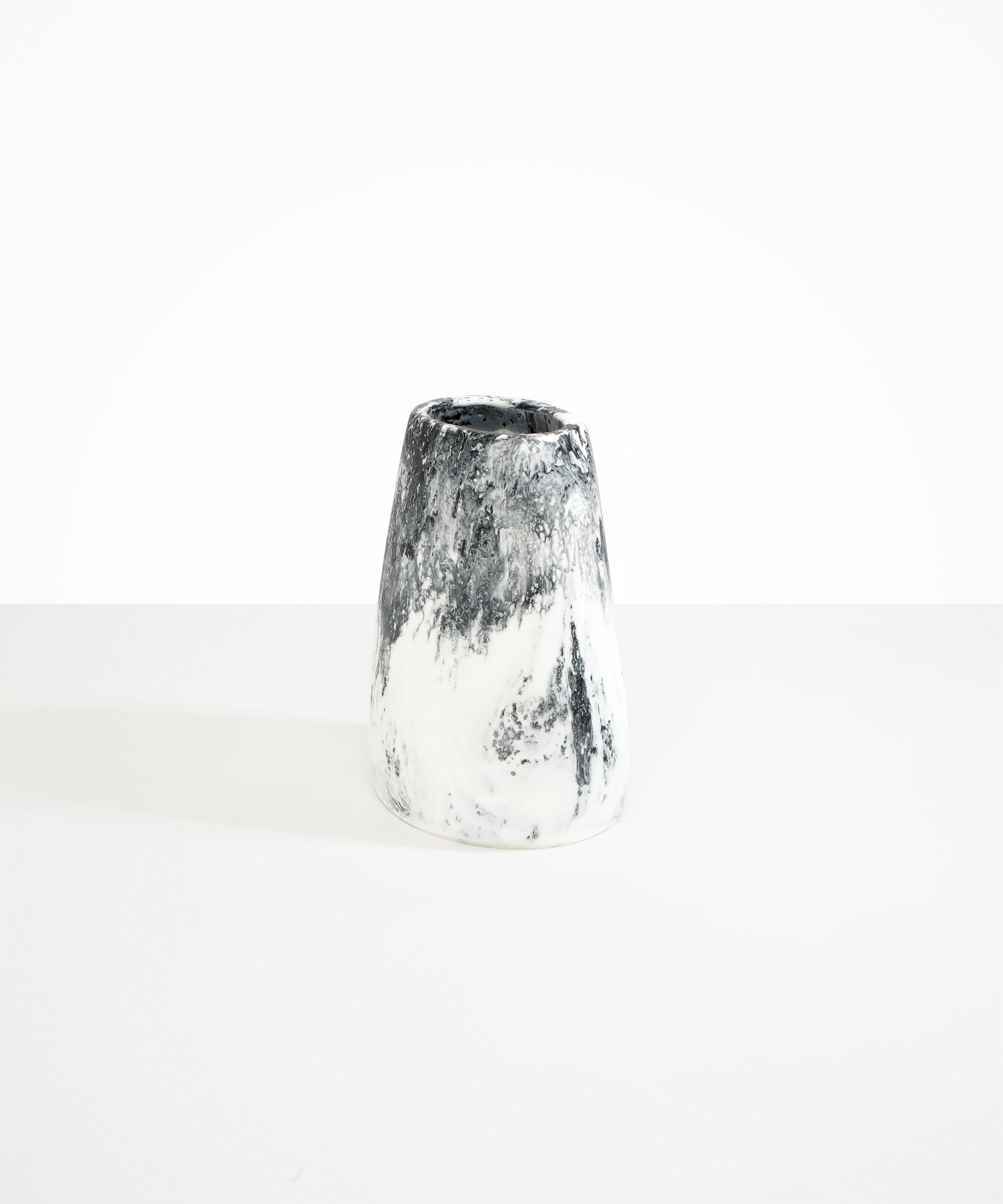 Dinosaur Designs VASPEBLGE Large Pebble Vase WHITE MARBLE