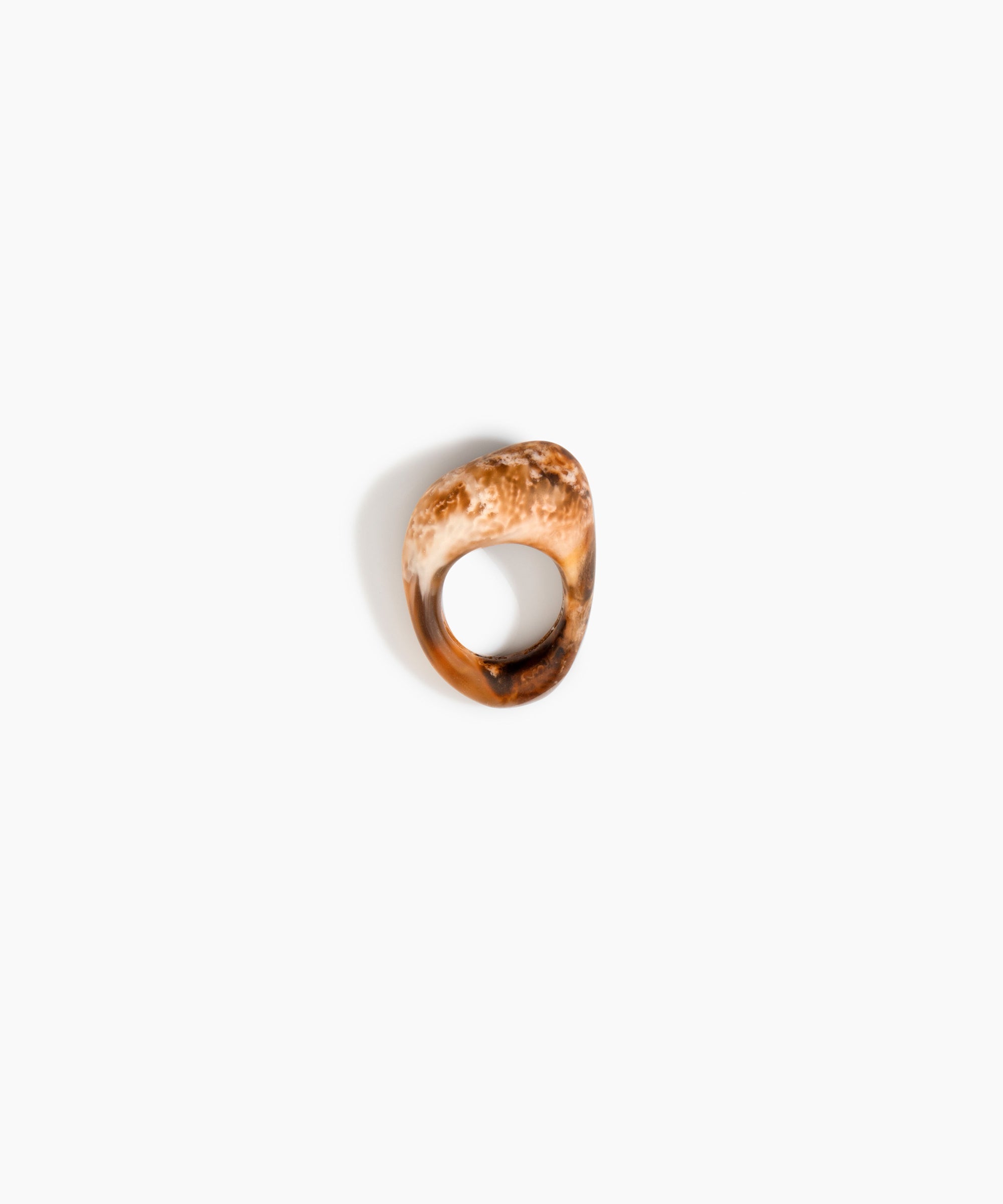 Dinosaur Designs RGPLNPEB pebble ring LIGHT HORN