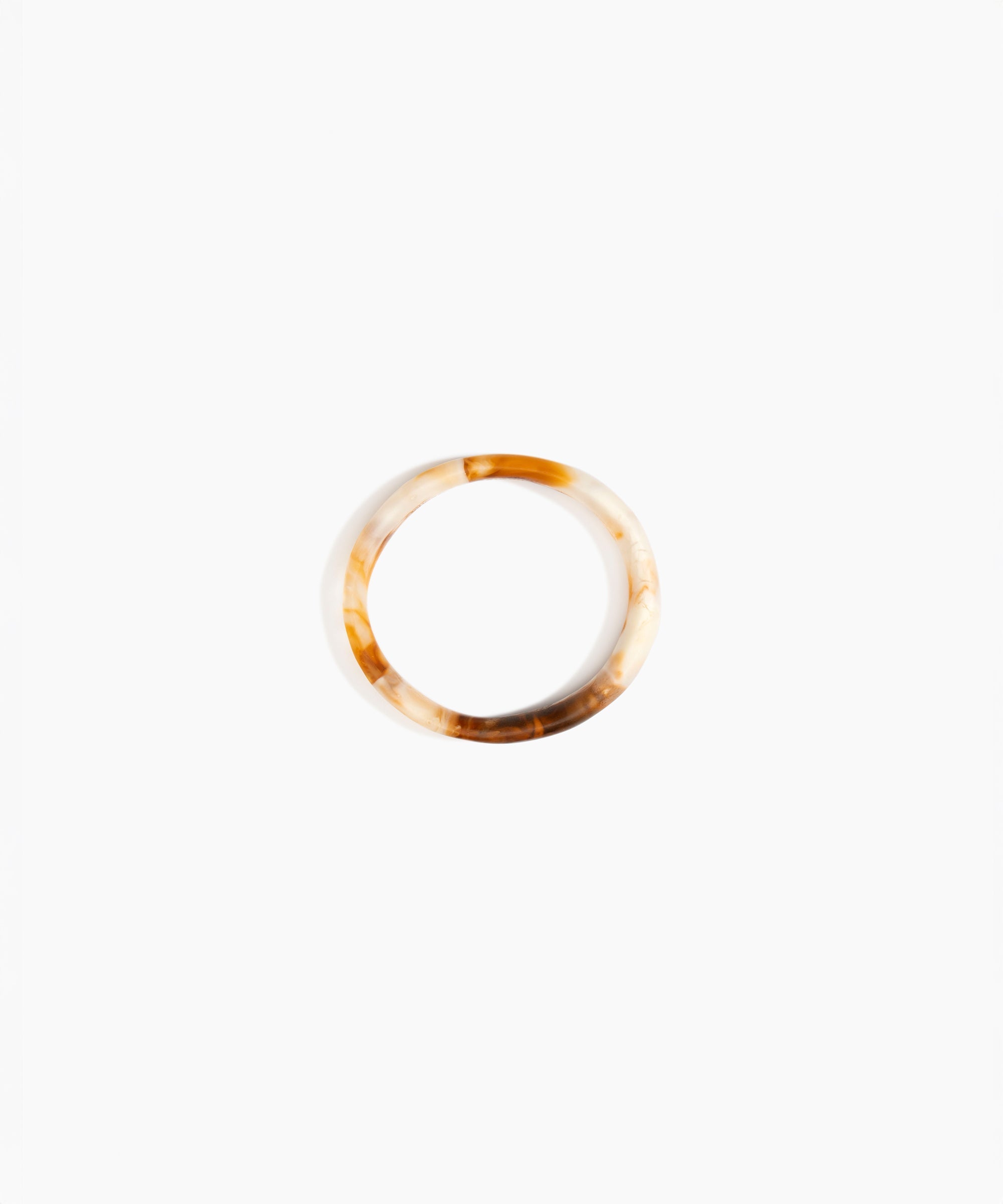 Dinosaur Designs SBORGOVLS small oval organic bangle LIGHT HORN