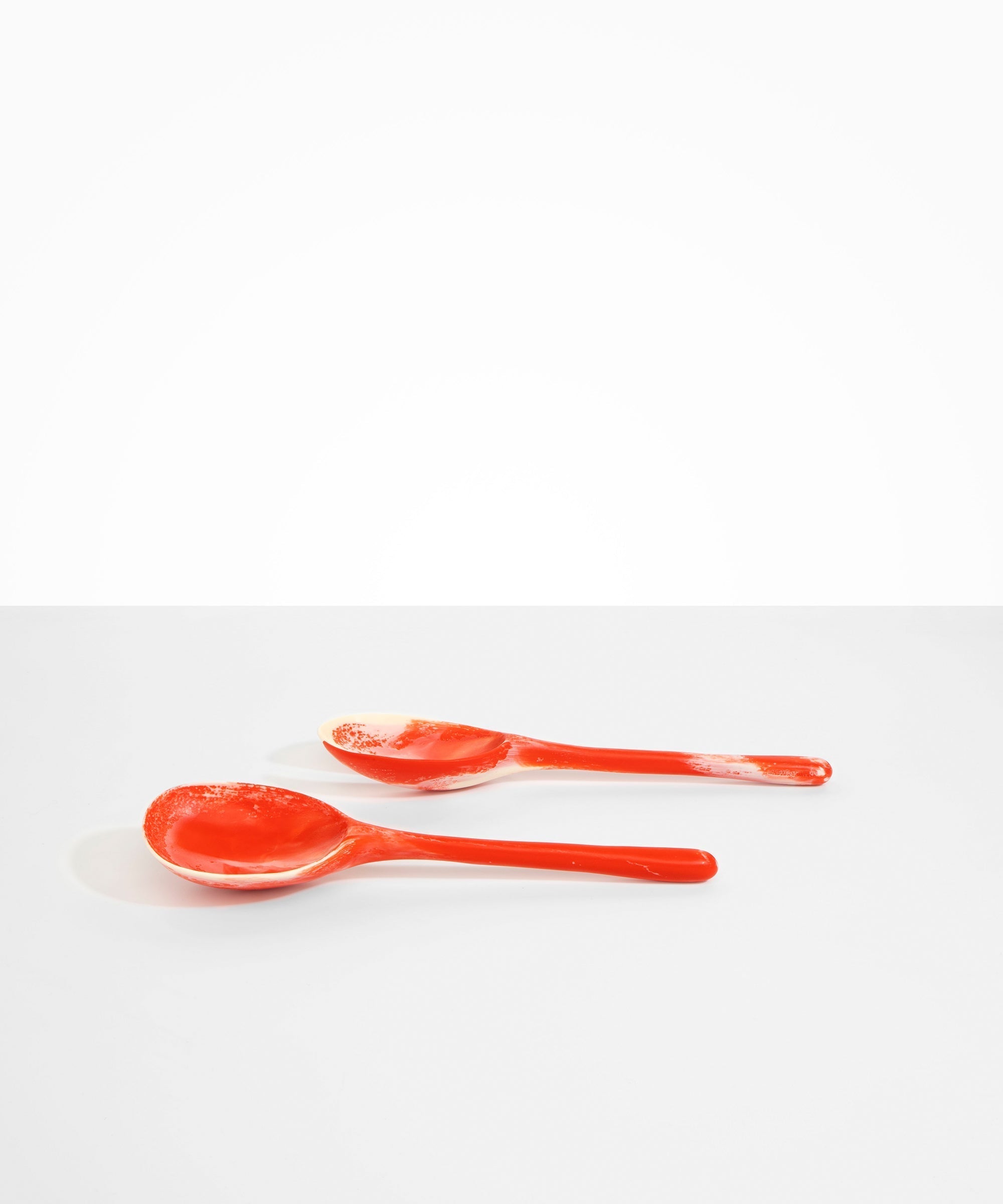 Dinosaur Designs SVSSTOLNG long stone servers STRAWBERRY