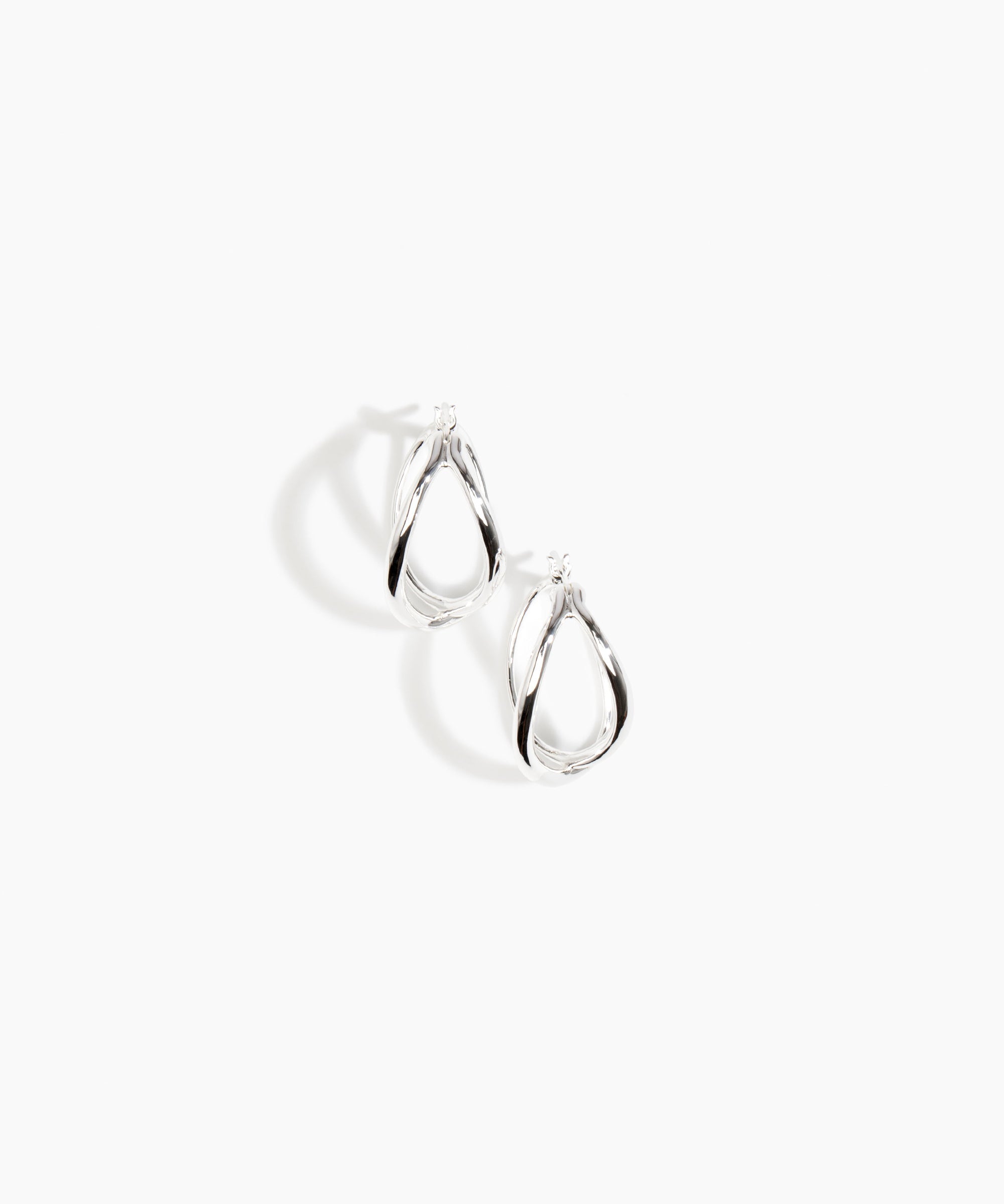 Dinosaur Designs and Alex & Trahanas Medium Corda Earrings in Silver — polished silver-toned plated hoop earrings with interlinked twisted loop design