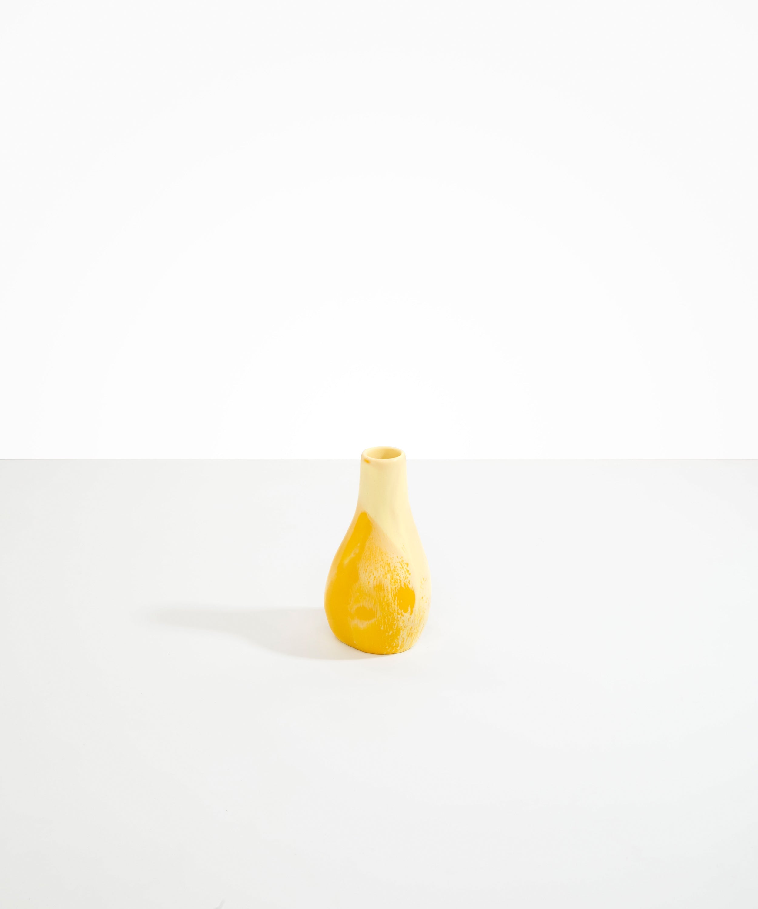 Dinosaur Designs Medium Liquid Vase in Daisy Colour resin..