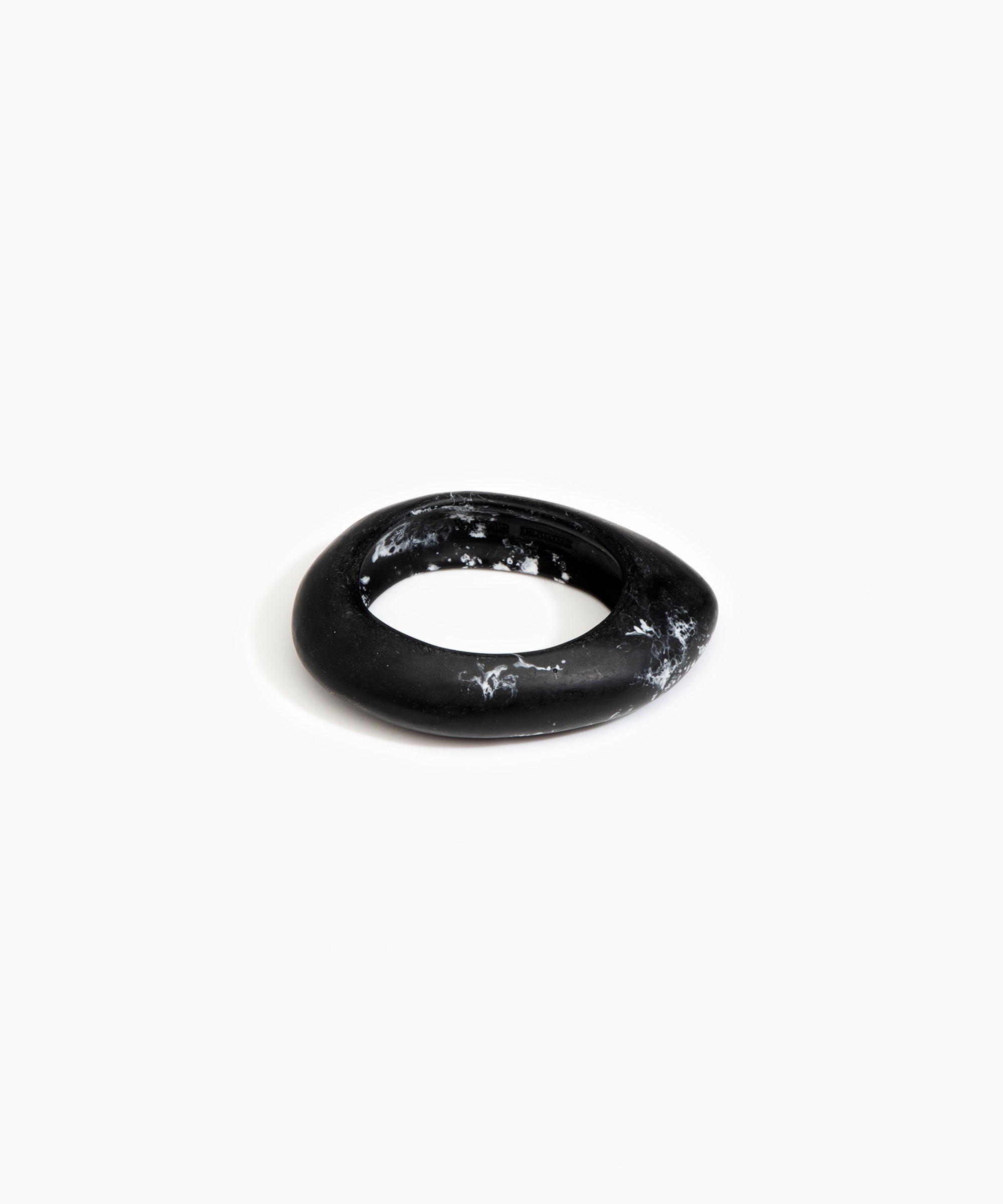 Dinosaur Designs SBRCKSML Small Rock Bangle BLACK MARBLE.