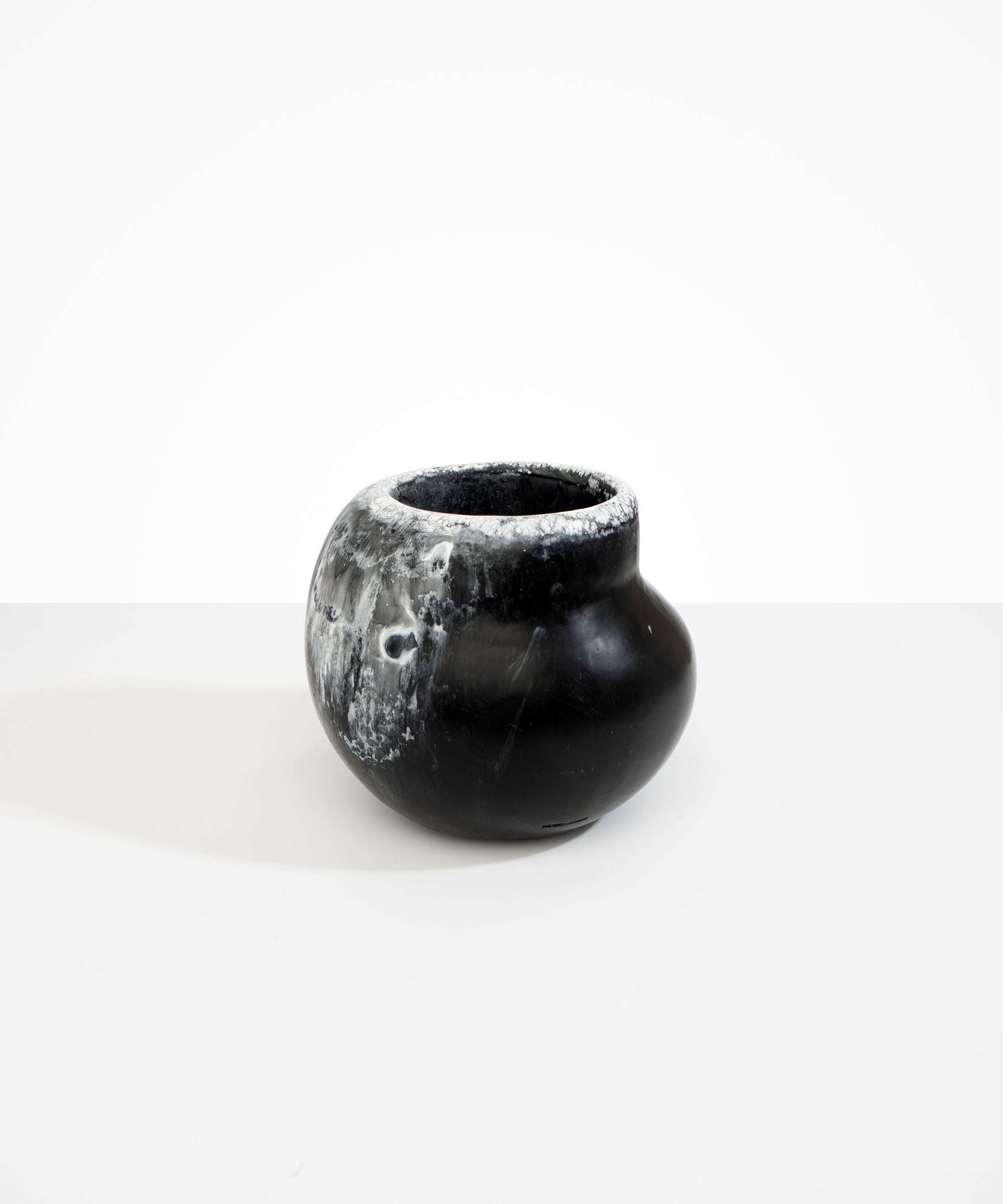 Dinosaur Designs Large Moss Vase in Black Marble color resin
