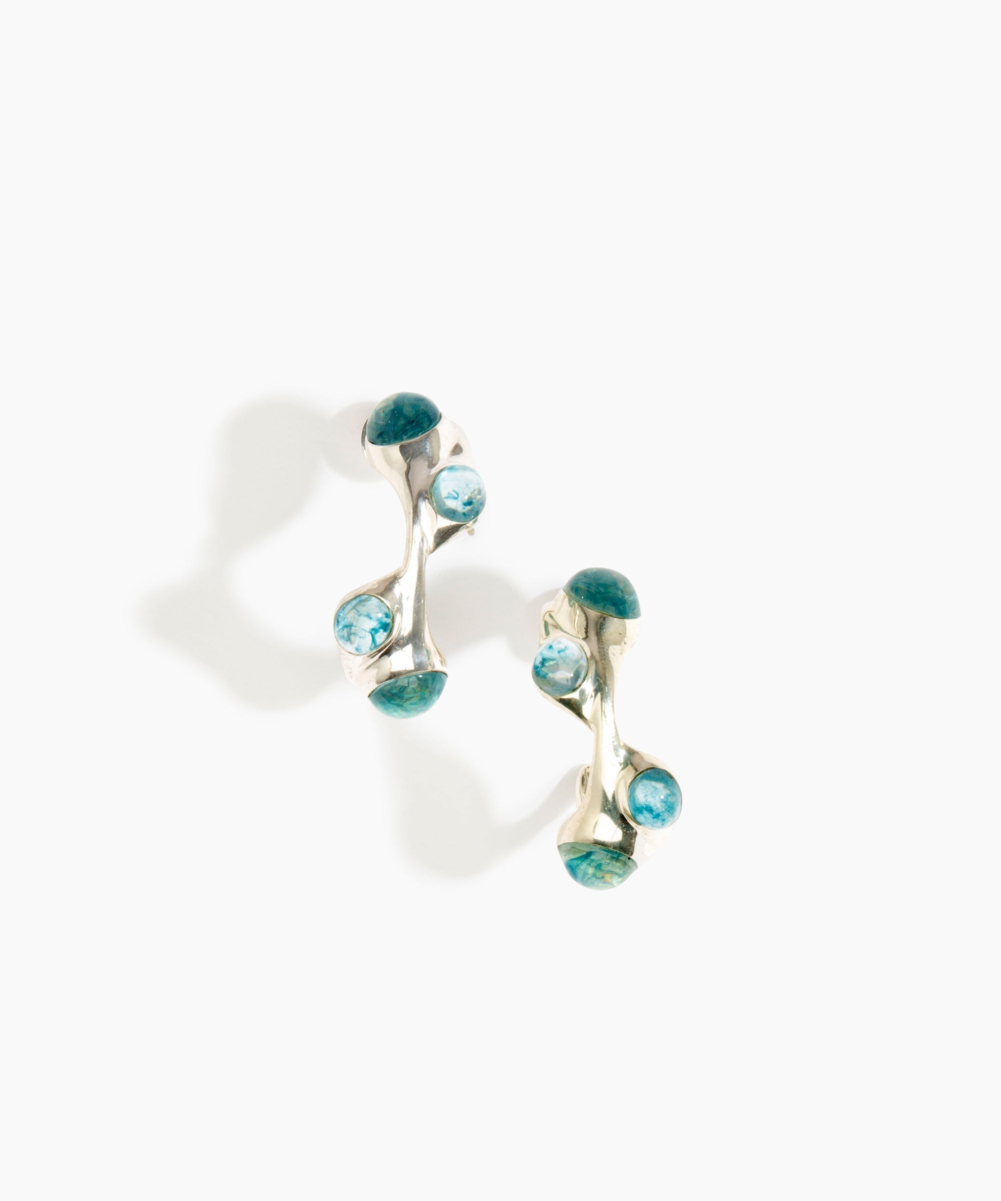Dinosaur Designs Watercolour silver-plated brass hoop earrings with Water blue coloured glass beads..