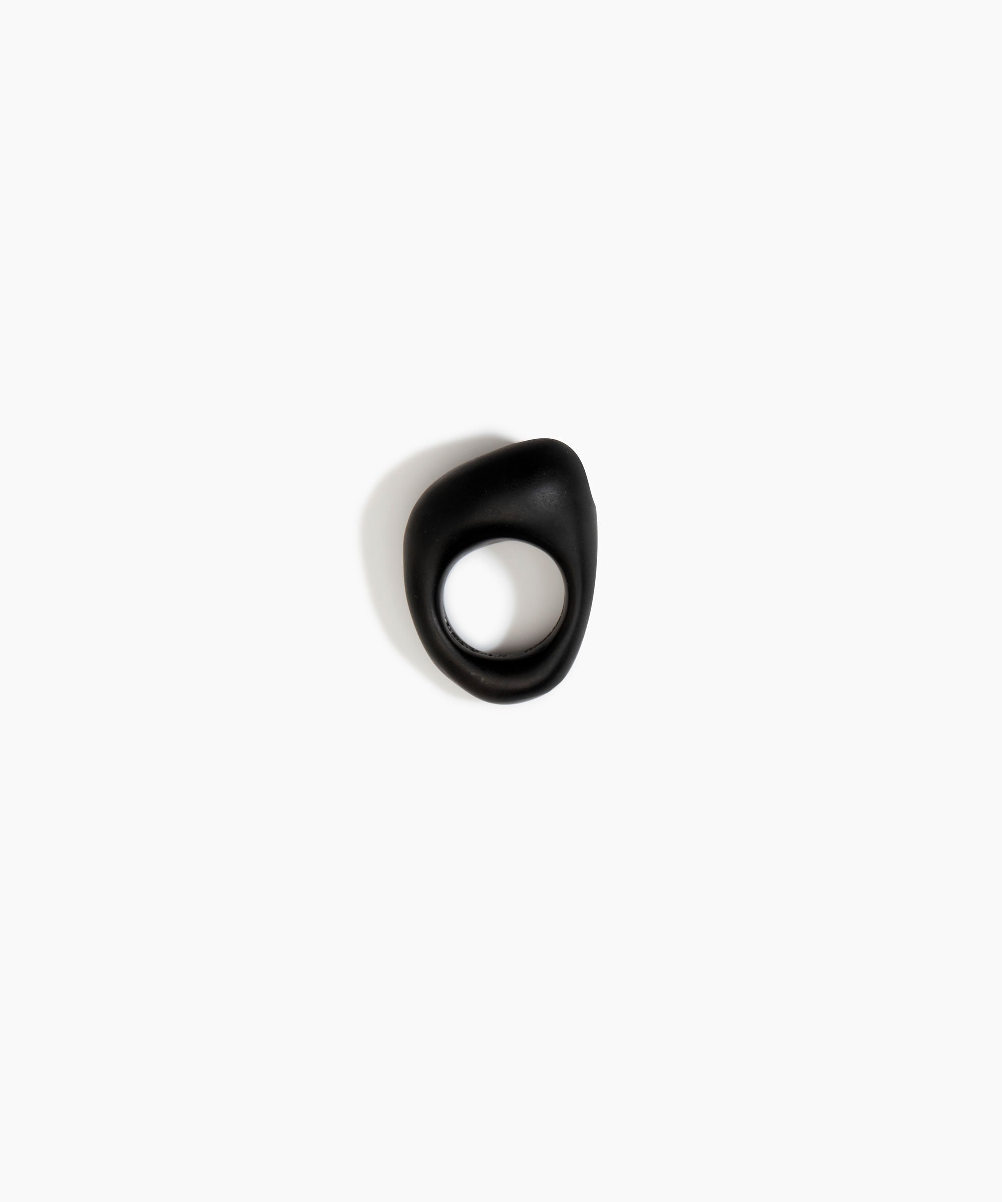 Dinosaur Designs RGPLNPEB pebble ring BLACK .